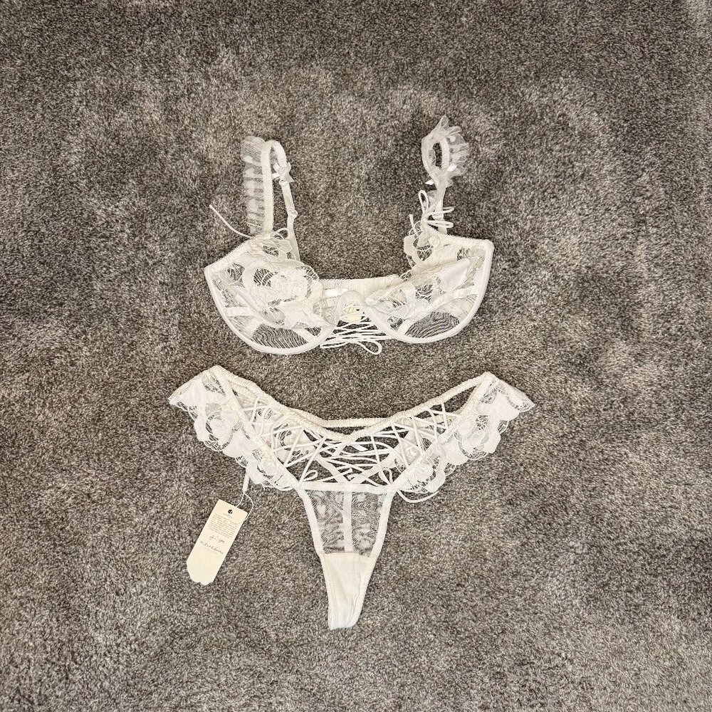 NWT! Victoria's Secret White Bridal Lingerie Set Size 36C / L